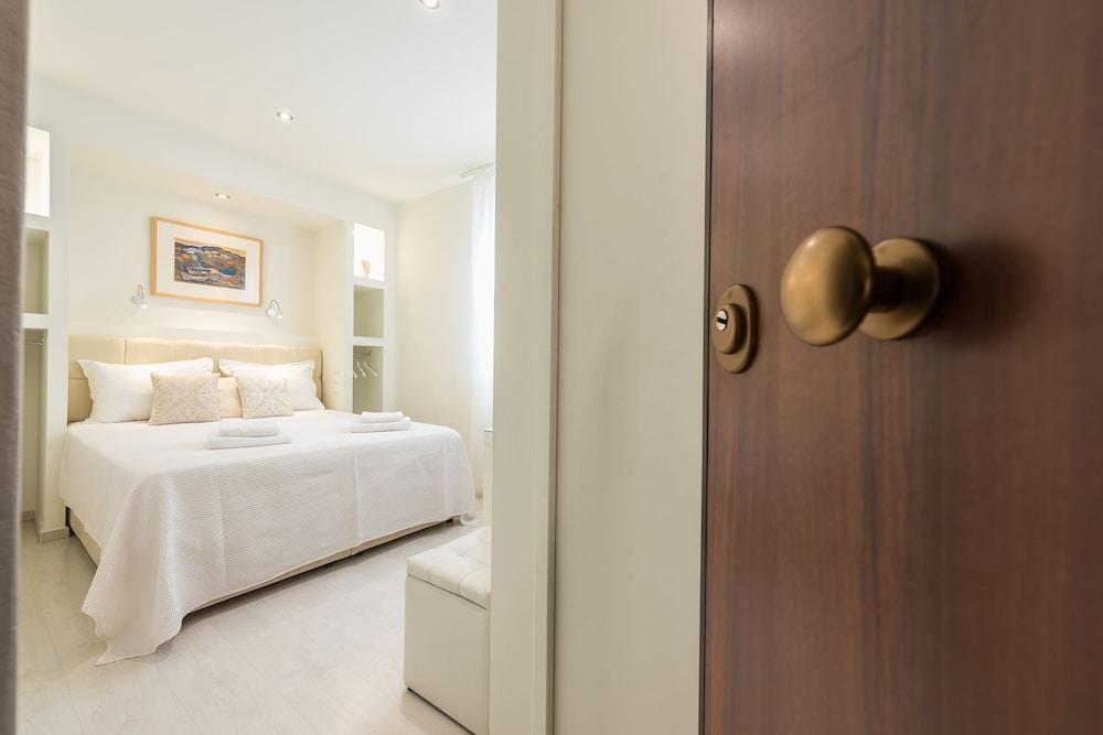 Dema Luxury Suites - Perikleous E1 アテネ エクステリア 写真