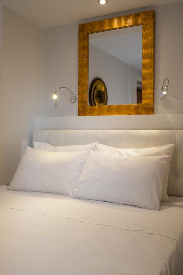 Dema Luxury Suites - Perikleous E1 アテネ エクステリア 写真