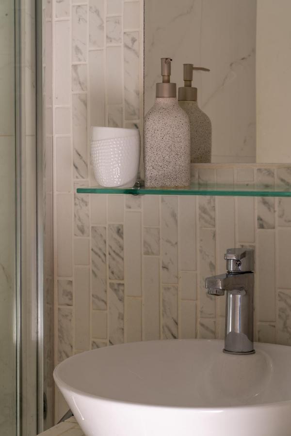 Dema Luxury Suites - Perikleous E1 アテネ エクステリア 写真