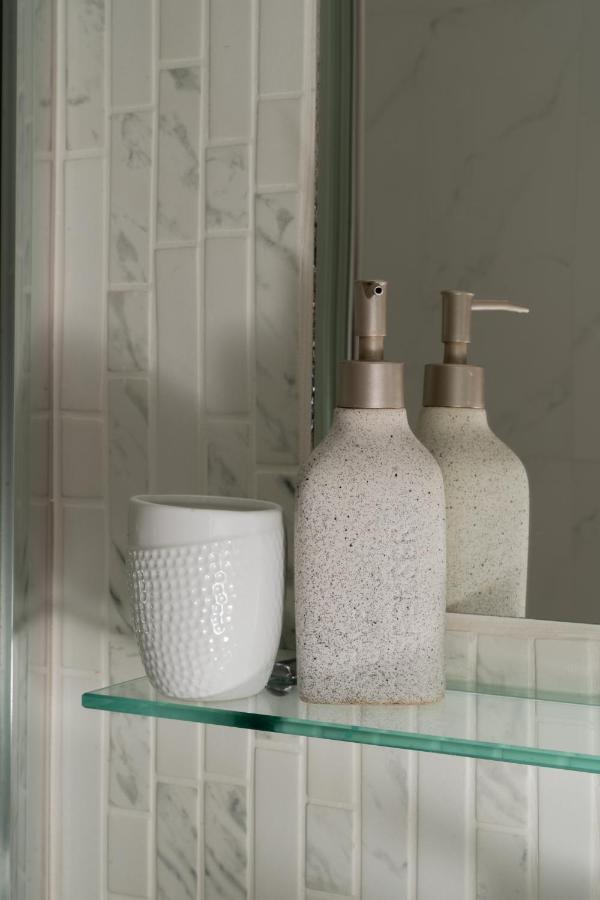 Dema Luxury Suites - Perikleous E1 アテネ エクステリア 写真